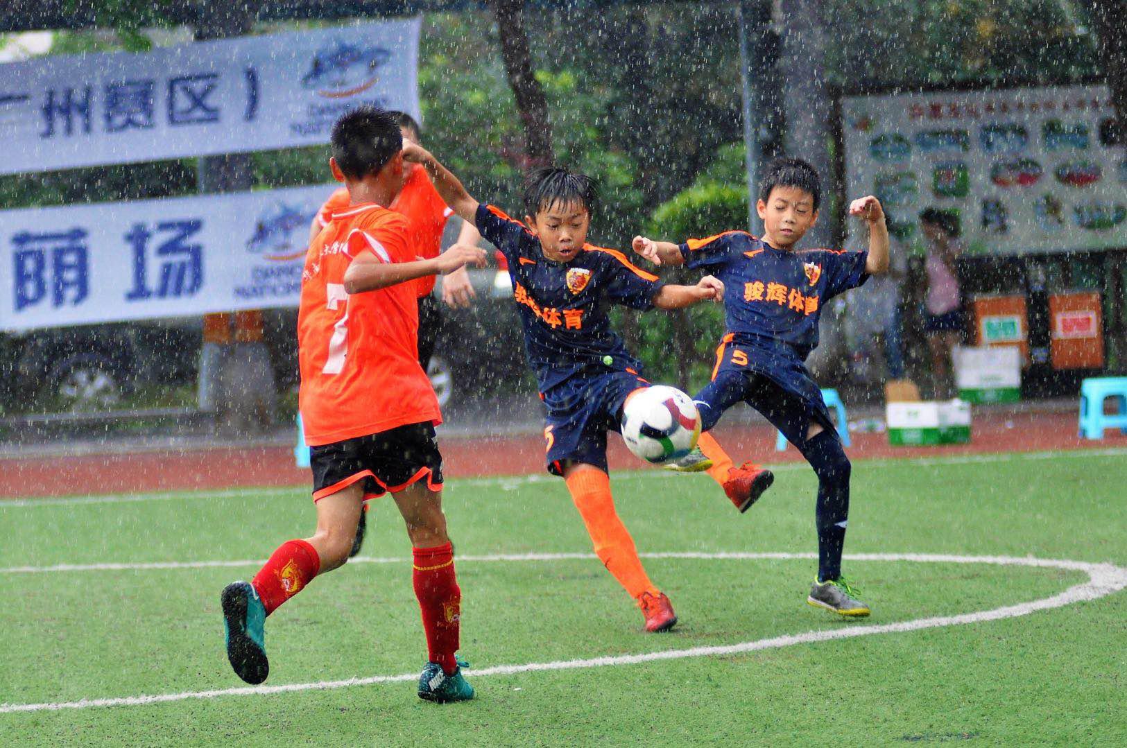 达能助力中国足球少年走向世界足球大舞台